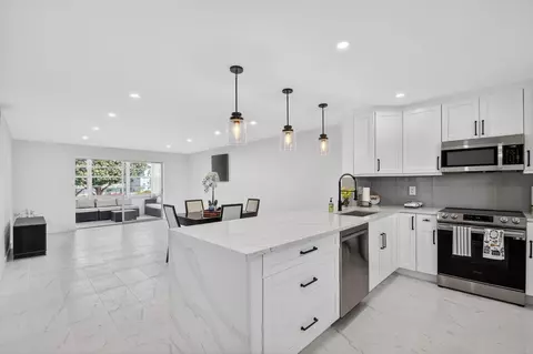2300 NE 1st Ln #201, Boynton Beach, FL 33435