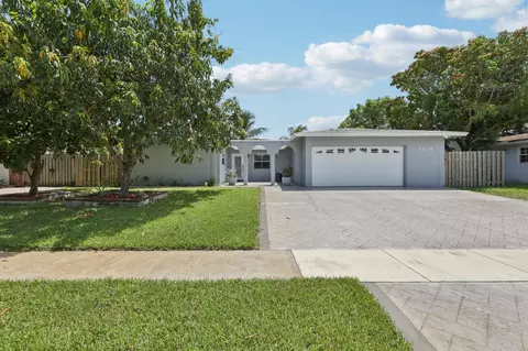 7820 NW 45th St, Lauderhill, FL 33351
