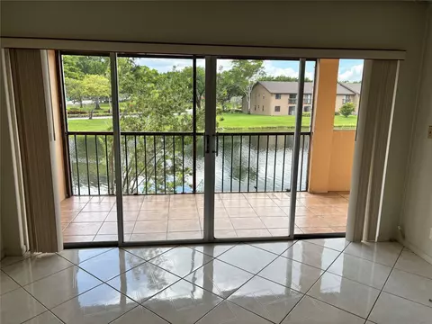 3905 N Nob Hill Rd #205, Sunrise, FL 33351