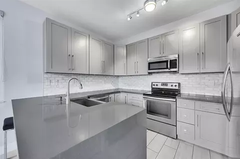 150 Jacaranda Country Club Dr #200, Plantation, FL 33324