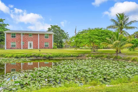 1201 N Old Hiatus Rd, Plantation, FL 33323