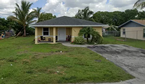 1101 SW Ave J, Belle Glade, FL 33430