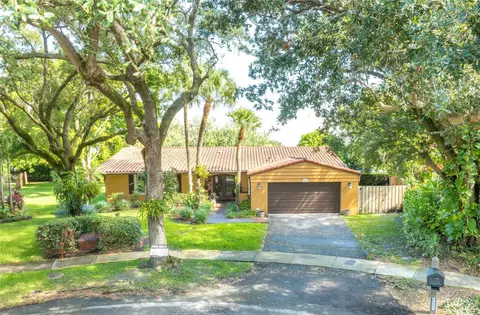 8635 Menteith, Miami Lakes, FL 33016
