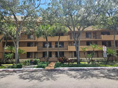 8592 W Sunrise #416, Plantation, FL 33322