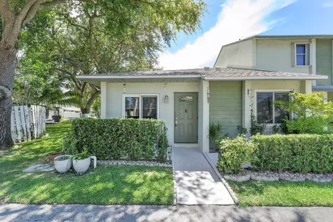 839 Crystal Lake Dr #839, Pompano Beach, FL 33064