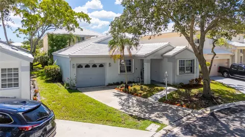 9424 NW 8, Plantation, FL 33324