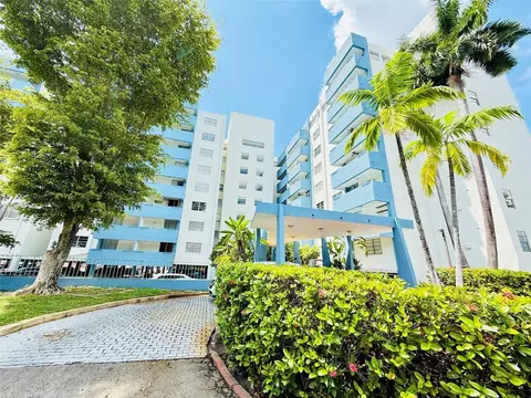 5050 NW 7th #PH16, Miami, FL 33126