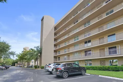 4550 NW 18th Ave #301, Pompano Beach, FL 33064