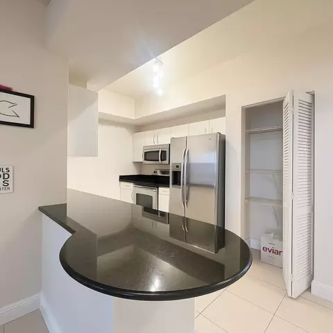 7280 SW 90th St #304, Miami, FL 33156