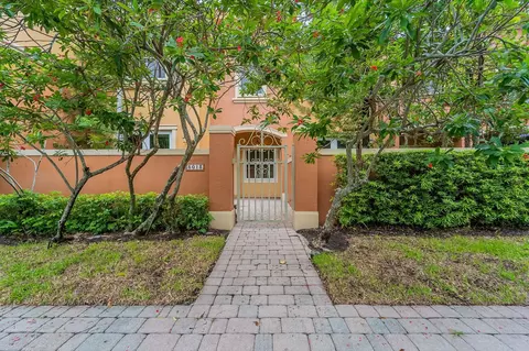 5013 Neptune #2202, Fort Lauderdale, FL 33312