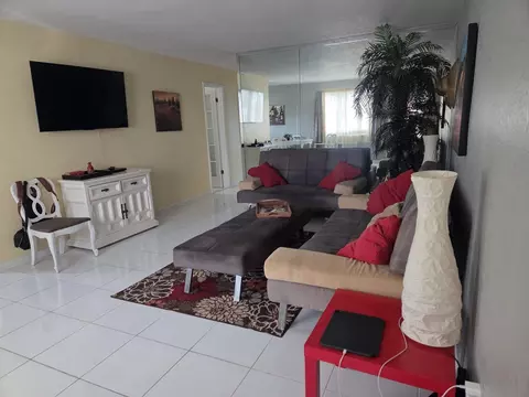 15610 NE 6th #29C, Miami, FL 33162