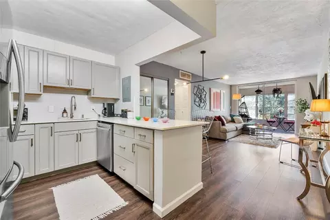 1681 NW 70th #306, Plantation, FL 33313
