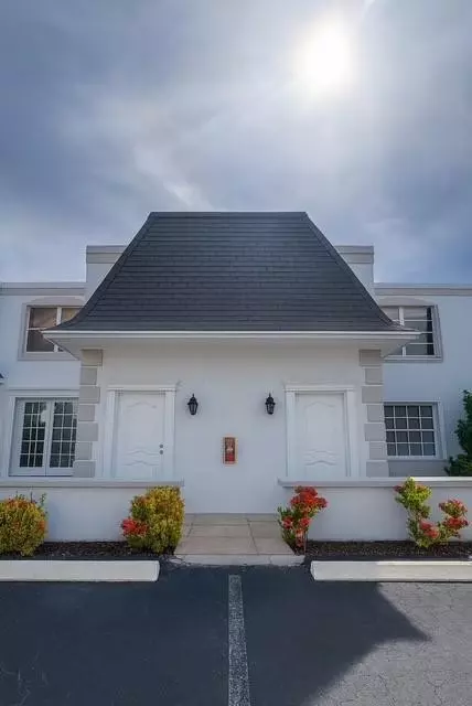 916 NE 27th #916, Hallandale Beach, FL 33009