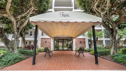 2950 N Palm Aire Dr #206, Pompano Beach, FL 33069