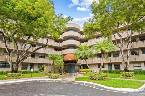 1000 Colony Pt #311, Pembroke Pines, FL 33026