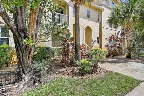110 Jacaranda Country Club Dr #104, Plantation, FL 33324