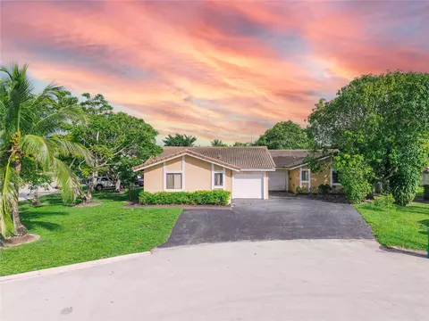 7940 NW 37th Dr, Coral Springs, FL 33065