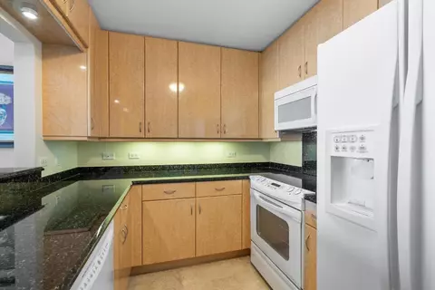 Kitchen - 801 Brickell Key Blvd #2903, Miami, FL 33131 photo 3 of 4