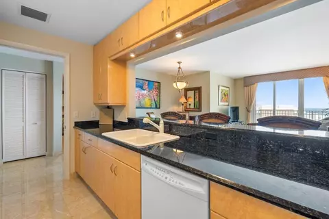 Kitchen - 801 Brickell Key Blvd #2903, Miami, FL 33131 photo 4 of 4