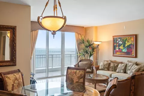 Dining - 801 Brickell Key Blvd #2903, Miami, FL 33131 photo 1 of 2