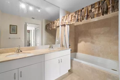Bath - 801 Brickell Key Blvd #2903, Miami, FL 33131 photo 1 of 6
