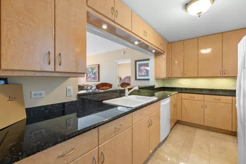 Kitchen - 801 Brickell Key Blvd #2903, Miami, FL 33131 photo 2 of 4