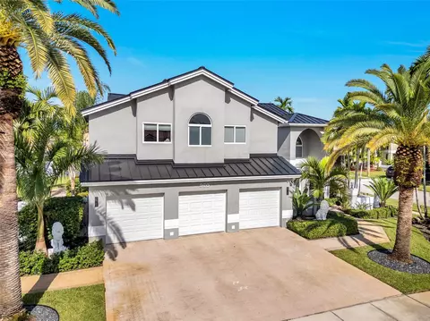960 NW 201st Ter, Pembroke Pines, FL 33029