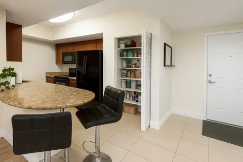 7280 SW 90th St #404, Miami, FL 33156