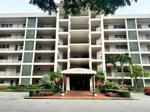 2850 N Palm Aire Dr #207, Pompano Beach, FL 33069