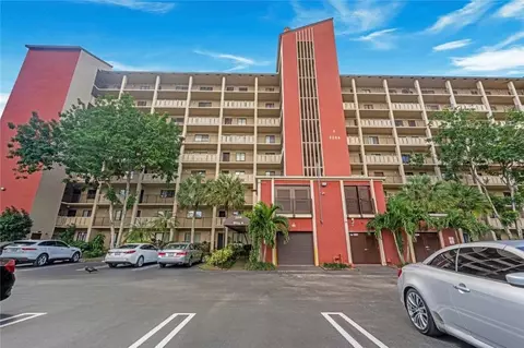 2206 S Cypress Bend Dr #208, Pompano Beach, FL 33069