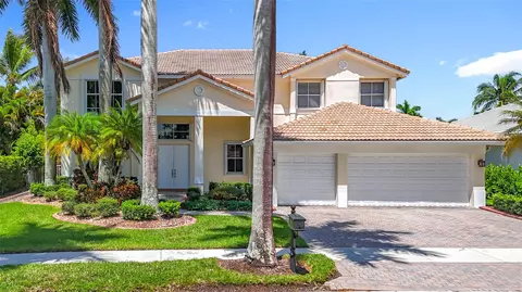 1673 Victoria Pointe Cir, Weston, FL 33327
