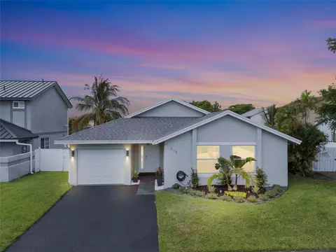 910 SW 99th Ave, Pembroke Pines, FL 33025