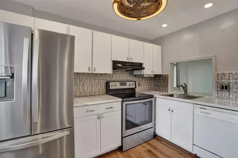 114 Royal Park Dr #2H, Oakland Park, FL 33309