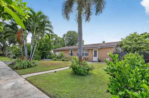 4818 SW 11th Ct, Plantation, FL 33317
