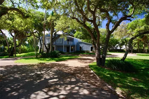 902 Holoma Dr, Vero Beach, FL 32963