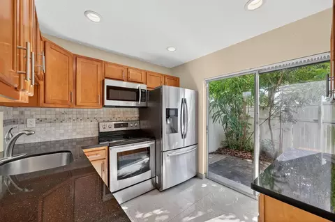 3007 NW 5th Ter, Pompano Beach, FL 33064