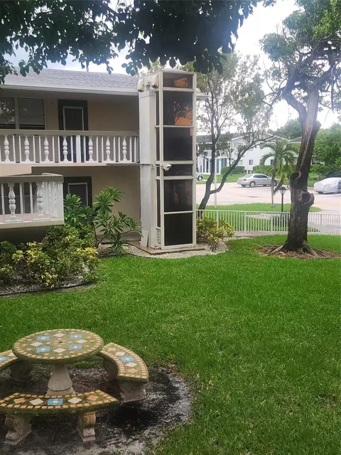 237 Farnham J #237, Deerfield Beach, FL 33442