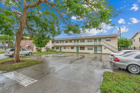 290 NE 40th #12, Oakland Park, FL 33334