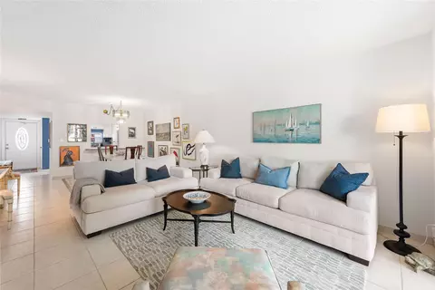 9420 S Hollybrook Lake Dr #109, Pembroke Pines, FL 33025