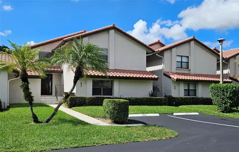 633 Deer Creek Lake Point Ln, Deerfield Beach, FL 33442