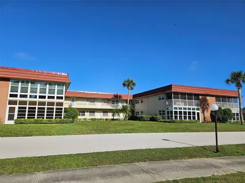44 Woodland Dr #205, Vero Beach, FL 32962