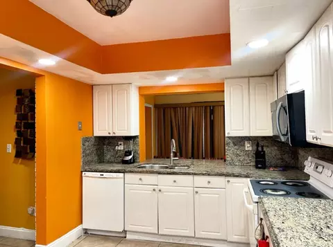 4521 NW 6th St, Plantation, FL 33317