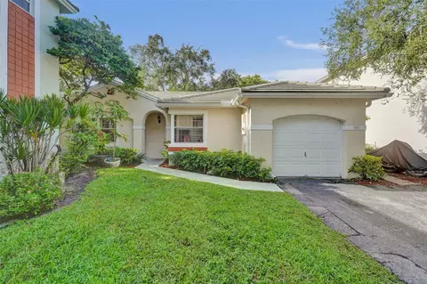 9836 NW 9th Ct, Plantation, FL 33324