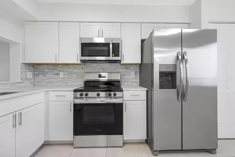 2200 S Cypress Bend Dr #805, Pompano Beach, FL 33069