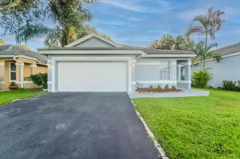 9220 Arborwood Cir, Davie, FL 33328