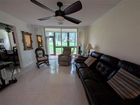 9300 N Hollybrook Lake Dr #106, Pembroke Pines, FL 33025
