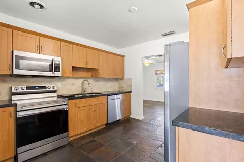 411 NE 45th St, Oakland Park, FL 33334