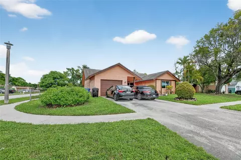 7527 SW 7th Pl, North Lauderdale, FL 33068