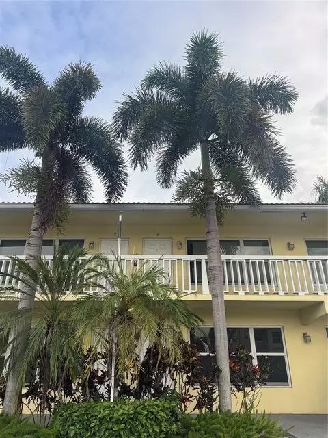 2120 NE 42nd #6, Lighthouse Point, FL 33064