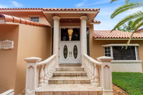 8235 NW 164th St, Miami Lakes, FL 33016